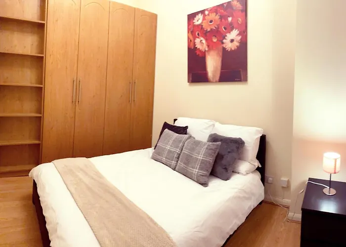Uk Chaps Retreat: Balcony Apartment